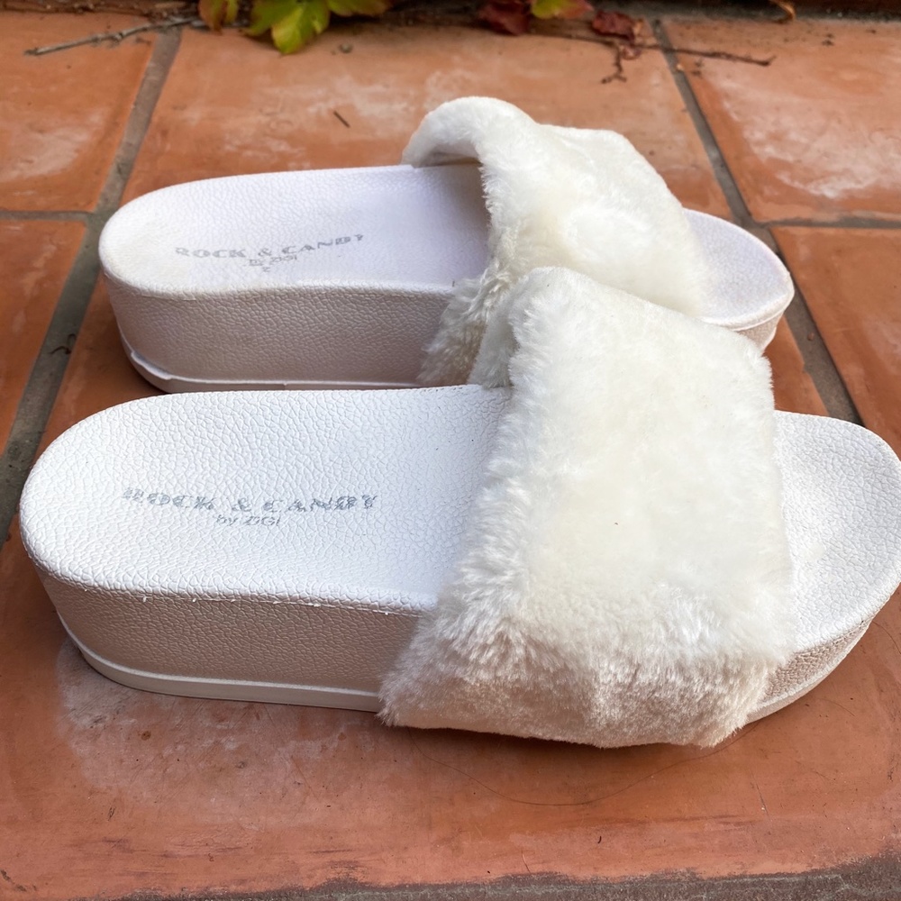 Fuzzy White Slides - image 3